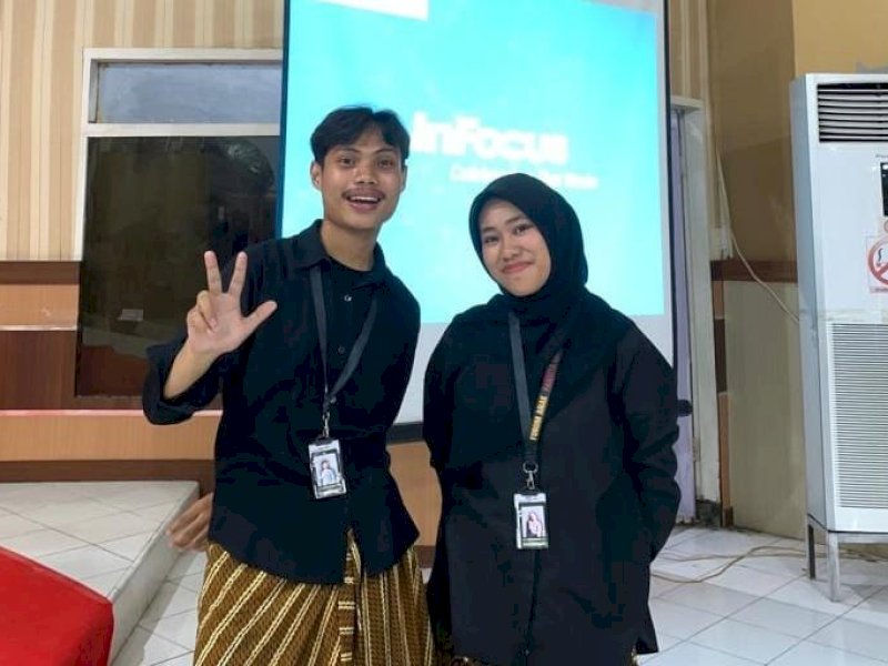 Fakhri Fauzan dan Shafa Syahrani mahasiswa Universitas Negeri Makassar (UNM) asal Bulukumba sukses menyabet juara 1 kategori kelompok pada Kompetisi Ide yang dilaksanakan oleh Kemenpan-RB bekerjasama dengan USAID-ERAT. @Jejakfakta/dok. Humas Pemkab Bulukumba