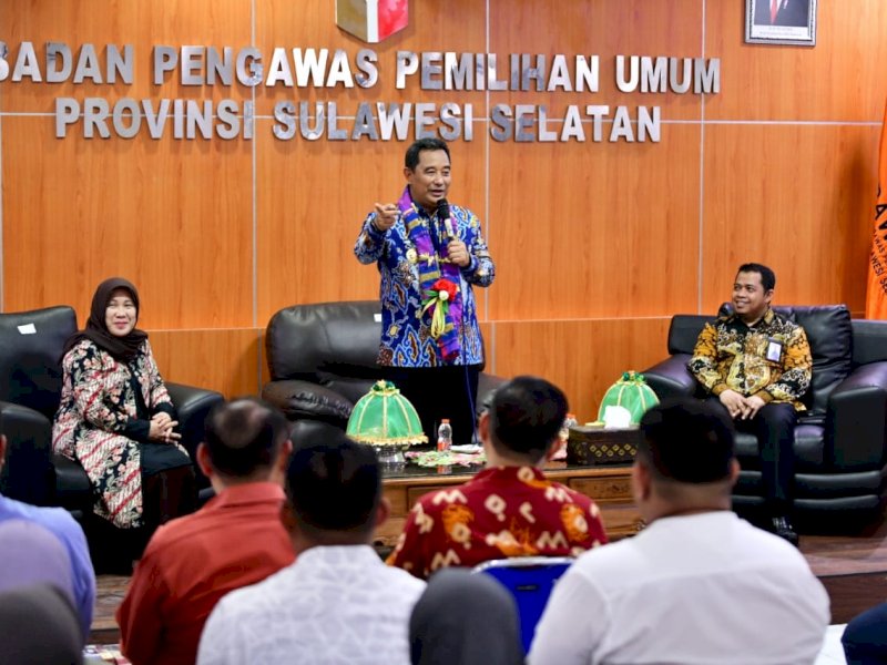 Penjabat (Pj) Gubernur Sulsel Bahtiar Baharuddin melakukan Kunjungan Kerja (Kunker) ke Bawaslu Sulsel, di Makassar, Jum'at (8/9/2023). @Jejakfakta/dok. Humas Pemprov Sulsel