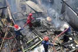 Siang Bolong, 6 Rumah Warga dan Satu Gudang di Makassar Ludes Terbakar