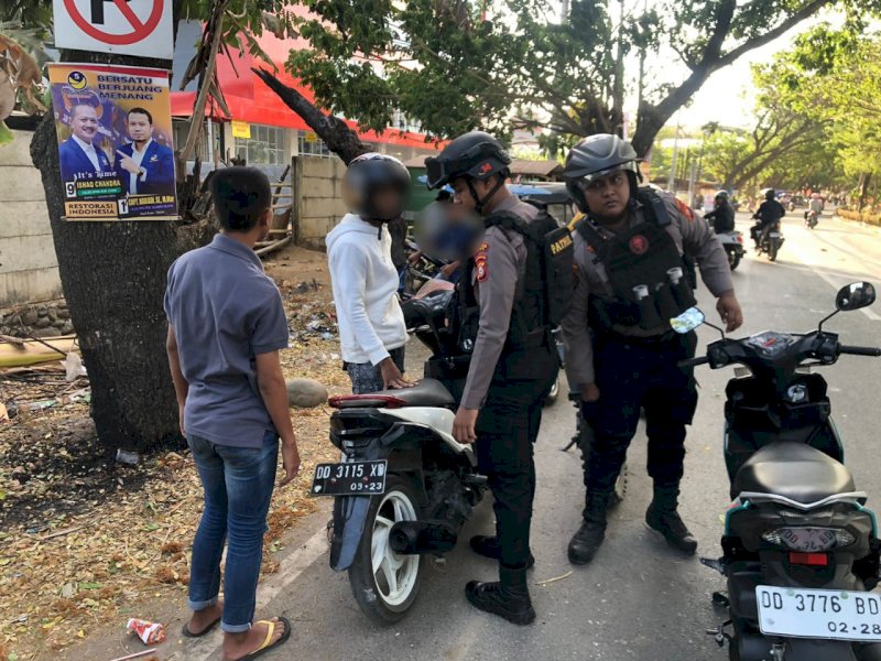 Polisi mengamankan sejumlah motor yang kerap dipakai aksi Freestyle di Jalan Tun Abdul Razak, Kecamatan Somba Opu, Kabupaten Gowa, Sulsel, Senin (11/8/2023). @Jejakfakta/dok. istimewa