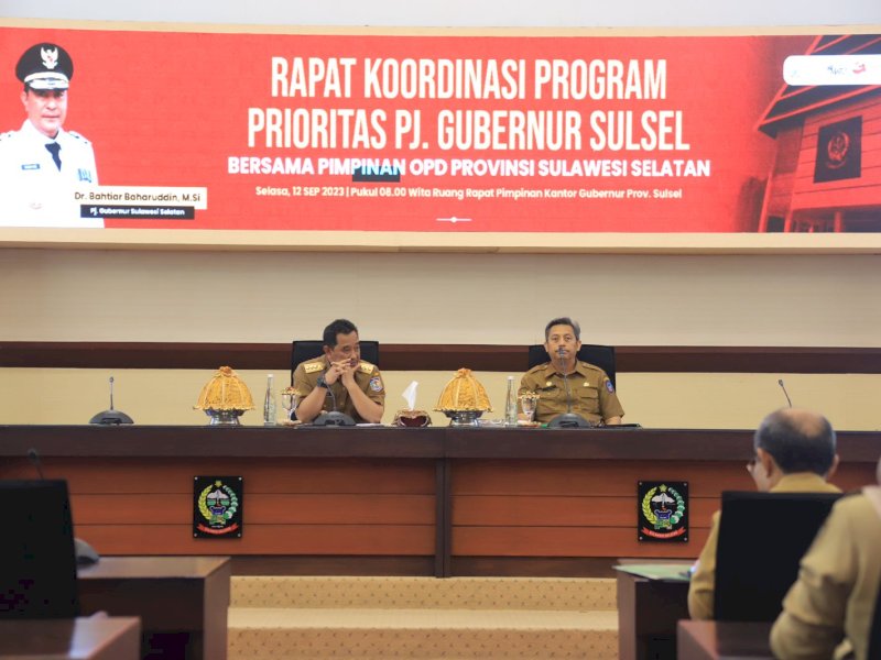 Rapat Koordinasi Program prioritas Pj Gubernur Sulsel Bahtiar Baharuddin, bersama seluruh Kepala OPD lingkup Pemprov Sulsel, di Ruang Rapat Pimpinan Kantor Gubernur, Selasa (12/9/2023). @Jejakfakta/dok. Humas Pemprov Sulsel