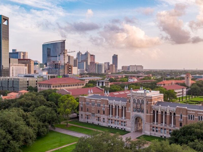 Rice University (kanan). Perguruan Tinggi swasta ini didirikan pada tahun 1912. (Foto: Rice University via Usnews).