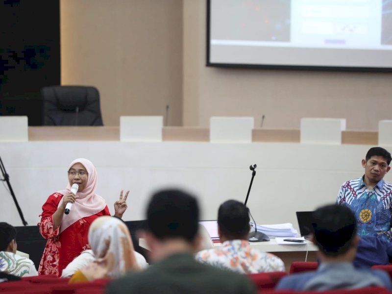 Plt Kadis Kominfo Makassar, Ismawaty Nur menjelaskan terkait Pemkot Makassar telah memiliki berbagai aplikasi, dalam penerapan SPBE. @Jejakfakta/dok Humas Pemkot Makassar