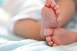 Geger! Penemuan Bayi Menangis Terbungkus Selimut di Makassar, Polisi Cari Orang Tuanya