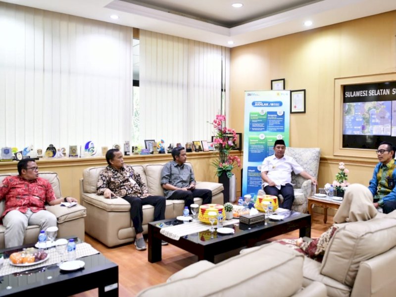 Pj Gubernur Sulsel, Bahtiar Baharuddin, melakukan silaturahmi ke Kantor PLN Wilayah Sulselrabar di Makassar, Jumat sore (15/9/2023). @Jejakfakta/dok. Humas Pemprov Sulsel