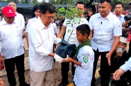 HUT PMI 78; JK : Dibutuhkan Gerakan Penghijauan untuk Atasi Perubahan Iklim&nbsp;