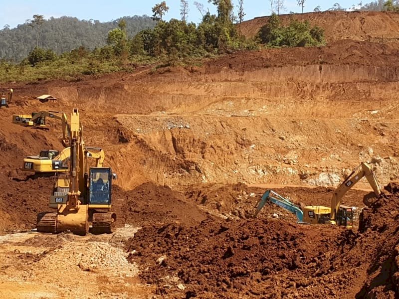 Proses pertambangan nikel adalah serangkaian kegiatan yang dilakukan untuk mengekstraksi nikel dari deposit bijih nikel yang terdapat di dalam tanah atau batuan. Proses ini meliputi beberapa tahapan, mulai dari eksplorasi, penambangan, pengolahan, pemurnian, hingga produksi nikel yang siap digunakan dalam berbagai industri.(dok.mlpmining).