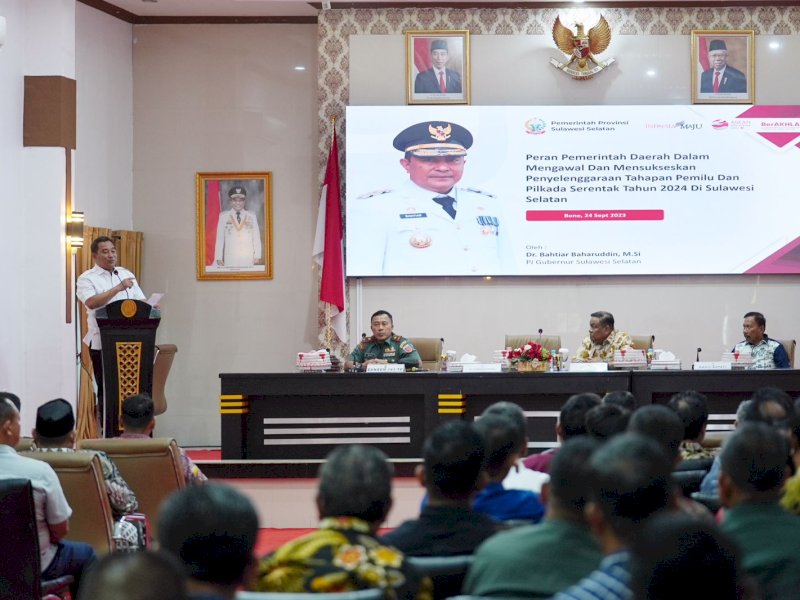 Rapat Koordinasi bersama Forkopimda di akhir masa jabatan Bupati dan Wakil Bupati Bone serta Tahapan Pemilu 2024 di Kabupaten Bone yang dilaksanakan di Baruga La Tea Riduri, Rumah Jabatan Bupati Bone, Minggu sore (23/9/2023).&nbsp;@Jejakfakta/dok. Humas Pemprov Sulsel