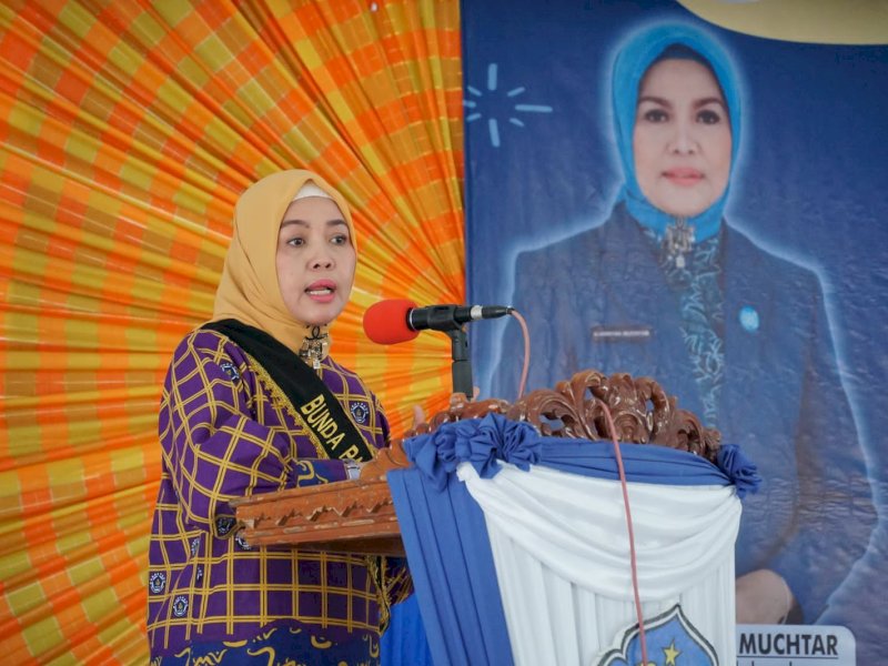 Bunda Pendidikan Anak Usia Dini (PAUD) Kabupaten Bulukumba, Andi Herfida Muchtar membuka bimbingan teknis (Bimtek) program pengembangan PAUD Holistik Integratif dalam percepatan penurunan stunting menuju PAUD Berkualitas di Gedung PKK Kabupaten Bulukumba, Senin (25/9/2023).&nbsp;@Jejakfakta/dok Humas Pemkab Bulukumba