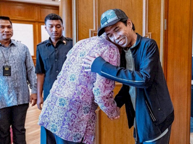 PM Anwar Ibrahim menyambut kedatangan Ustadz Abdul Somad di Malaysia beberapa waktu lalu. (dok. Instagram @anwaribrahin_my).