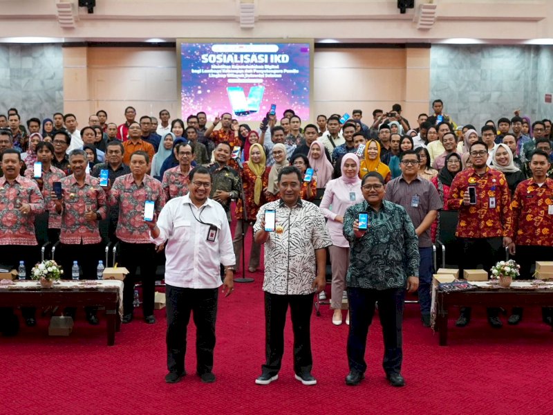  Pj Gubernur Sulsel Bahtiar Baharuddin menghadiri Sosialisasi Identitas Kependudukan Digital (IKD) bagi lembaga keuangan dan lembaga kepemiluan di Provinsi Sulsel, di Ruang Pola Kantor Gubernur, Jum'at (29/9/2023). @Jejakfakta/dok. Humas Pemprov Sulsel