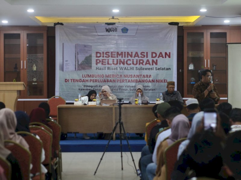 Walhi Sulsel bersama BEM Pertanian Unismuh Makassar gelar Diseminasi dan Peluncuran Hasil Riset 'Lumbung Merica Nusantara di Tengah Perluasan Pertambangan Nikel: Etnografi Perkebunan dan Valuasi Ekonomi Tanamalia, Kabupaten Luwu Timur', di Lantai 2 Menara Iqra, Aula Unismuh Business Centre (UBC), Jumat (29/9/2023). @Jejakfakta/dok. Walhi Sulsel