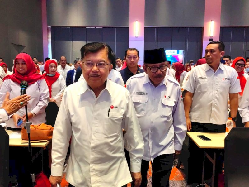 Ketua Umum PMI Pusat, Jusuf kalla (JK) saat menghadiri Rakernis UDD PMI Tahun 2023 di Hotel Harris, Surabaya, Selasa (03/10/2023). @Jejakfakta/Rudi Gunawan