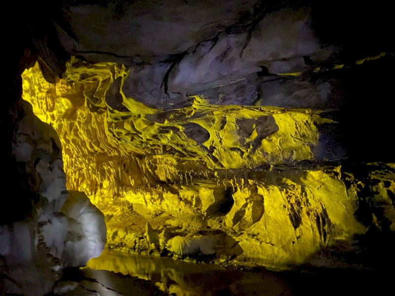 Gua Wai lambun, salah satu objek wisat gua di Kabupaten Enrekang. Di dalam Gua, wisatawan bisa menikmati terowongan yang besar dan panjang, serta ukiran batu yang memesona. @Jejakfakta/dok. Istimewa