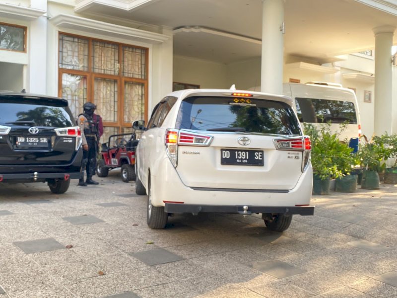 Tim KPK menggeledah rumah pribadi Menteri Pertanian (Mentan) Syahrul Yasin Limpo di Jalan Pelita 
Raya Nomor 5, Kelurahan Buakana, Kecamatan Rappocini, Kota Makassar, Rabu (4/10/2023). @Jejakfakta/Atri