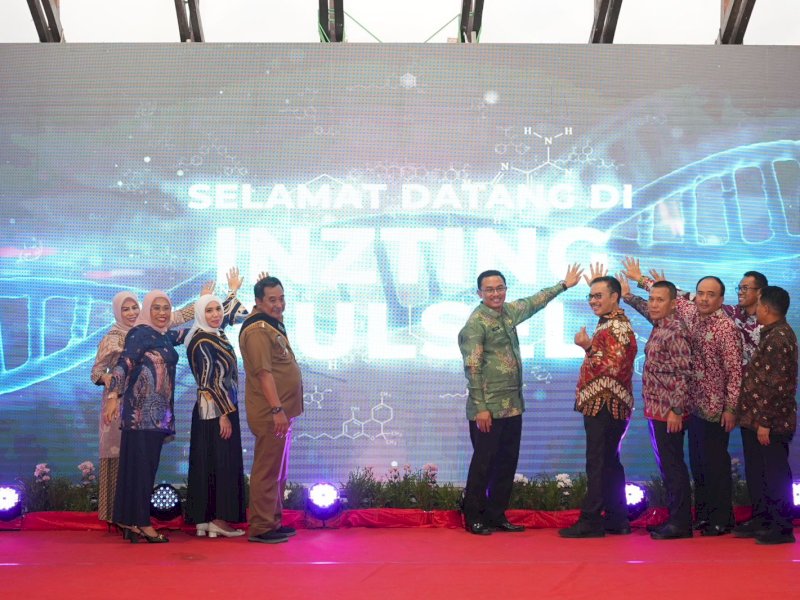 Peluncurkan aplikasi Inzting (Ikhtiar Men-Zero-kan Stunting) di  di Rumah Jabatan Gubernur Sulawesi Selatan, Selasa malam (03/10/2023). @Jejakfakta/dok. Humas Pemprov Sulsel
