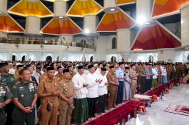 Sholawatan dengan Pj Gubernur Bahtiar, Ulama dan Forkopimda Dipadati Ribuan Warga