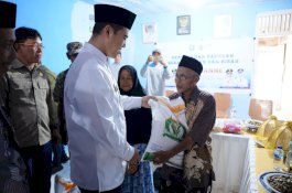 Bupati MYL Serahkan Bantuan Cadangan Beras ke Warga Tiga Desa di Tondong Tallasa&nbsp;