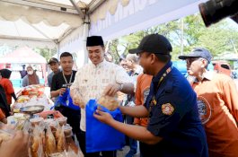 Bupati MYL Lepas Bantuan 50 Ribu Liter Air Bersih dan Kunjungi Pasar Murah Karang Taruna