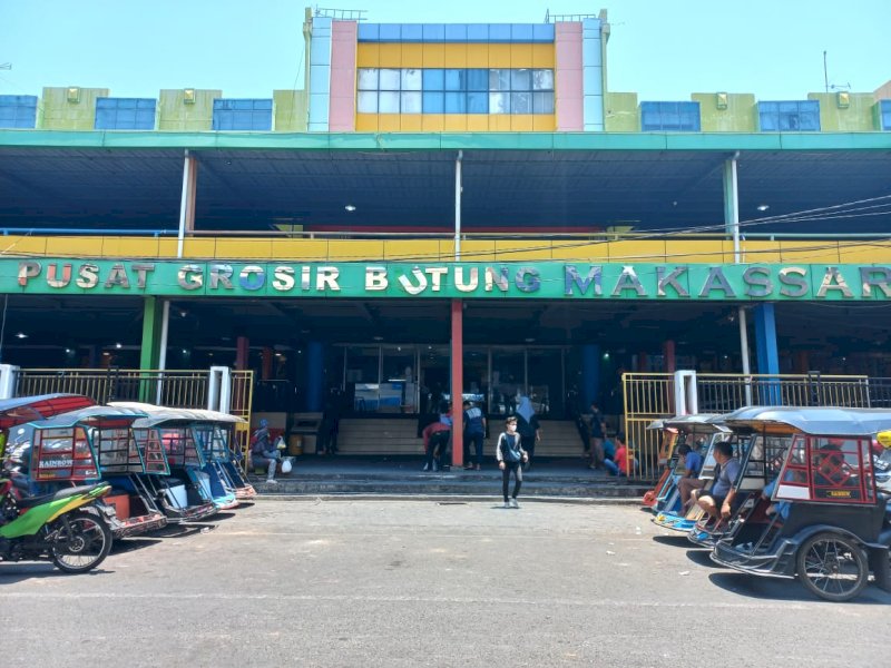 Aktivitas perdagangan di Pasar Butung Makassar beransur mulai kondusif usai diambil alih pengelolaannya kepada Perumda Pasar Makassar Raya, Senin (9/10/2023) @Jejakfakta/dok. Humas Pemkot Makassar
