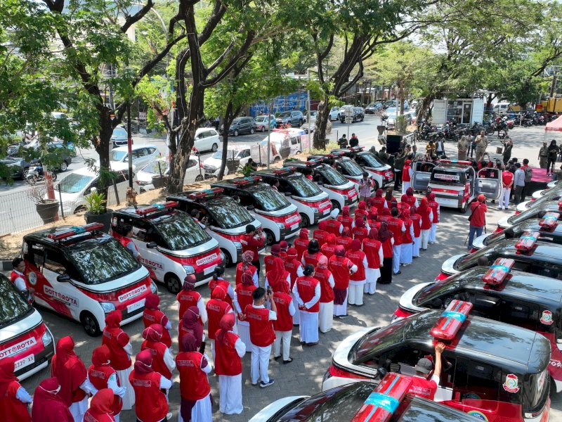 Dinas Kesehatan meluncurkan 47 armada mobil Dottoro'ta untuk memberikan pelayanan kesehatan yang lebih maksimal kepada warga Kota Makassar, Selasa (10/10/2023). @Jejakfakta/dok. Humas Pemkot Makassar