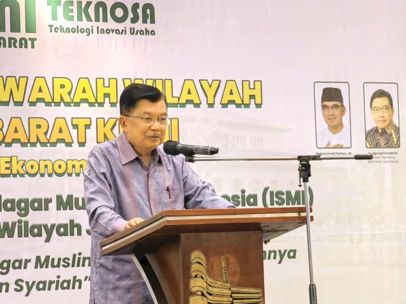 Pendiri Kalla Group, Jusuf Kalla (JK) membuka kegiatan Musyawarah Wilayah II Ikatan Saudagar Muslim se Indonesia (ISMI) di Kota Bandung, Rabu (11/10/2023). @Jejakfakta/Rudi Gunawan