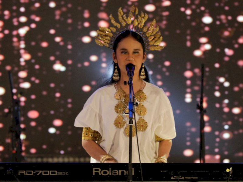 Allafta Hirzi Sodik (Zizi) saat sesi Gala Dinner dan Art Perfomance di Fort Rotterdam Makassar. @Jejakfakta/dok. Kemensos 