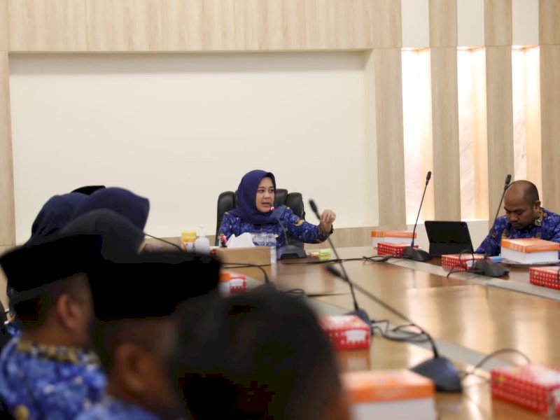 Wakil Wali Kota Makassar, Fatmawati Rusdi melakukan rapat kordinasi terkait penataan PKL Pisang Epe&rsquo; di sepanjang Anjungan Pantai Losari, di Ruang Rapat Lantai 11 Balaikota, Selasa (17/10/2023). @Jejakfakta/dok. Humas Pemkot Makassar