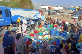 Beni Iskandar Perintahkan Layanan Bantuan Air Bersih hingga Dini Hari