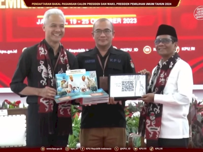 Foto: Pendaftaran Ganjar-Mahfud sebagai capres-cawapres (Tangkapan layar YouTube KPU RI)