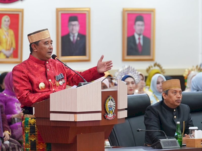 Pj Gubernur Sulsel Bahtiar Baharuddin, saat menghadiri Rapat Paripurna HUT Ke-354 Tahun Sulsel dengan tema "Era Baru Sulawesi Selatan Menuju Indonesia Maju" berlangsung di Kantor DPRD Provinsi Sulsel, Kamis (19/10/2023). @Jejakfakta/dok. Humas Pemprov Sulsel