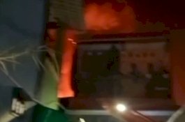 Jatuh Saat Ikut Padamkan Api Kebakaran, 2 Remaja di Makassar Dilarikan ke Rumah Sakit