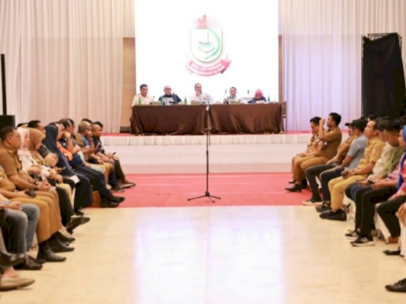 Wali Kota Makassae Danny Pomanto memimpin rapat koordinasi dengan Satuan Kerja Perangkat Daerah (SKPD) di kediaman pribadi Danny, Jl Amirullah, Makassar, Senin (23/10/2023).