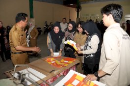 Kunjungi Rumah Kemasan Milik Disperindag Sulsel, Sofha Marwah Bahtiar Minta UMKM Tetap Disubsidi