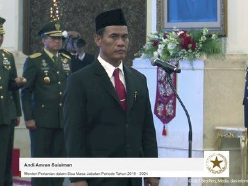 Presiden Joko Widodo secara resmi melantik Andi Amran Sulaiman sebagai menteri pertanian di Istana Negara, Kompleks Istana Kepresidenan, Jakarta, Rabu (25/10/2023). (Foto: Sekretariat Presiden).