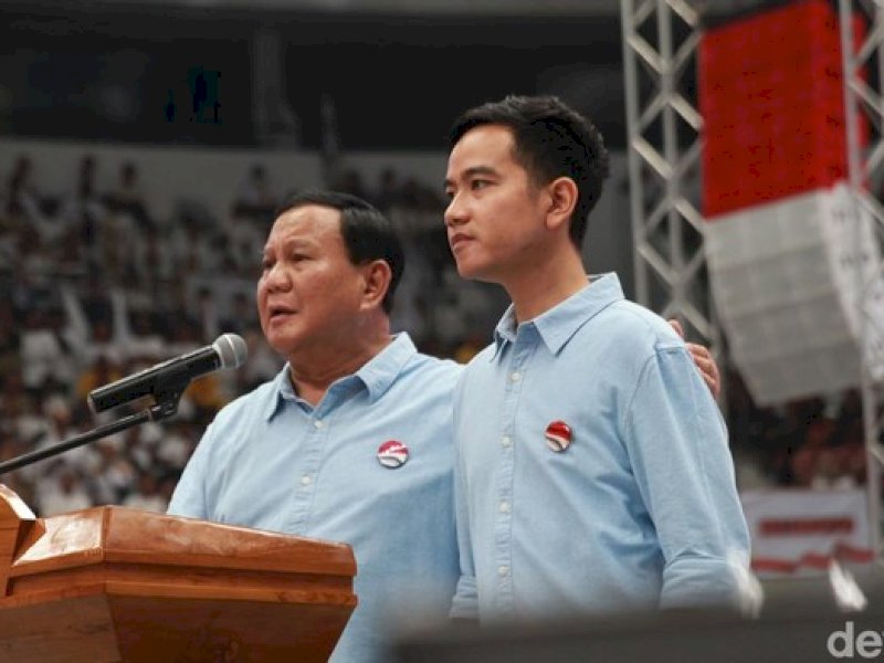  Calon presiden Prabowo Subianto dan calon wakil presiden Gibran Rakabuming Raka dari Koalisi Indonesia Maju (KIM) resmi mendaftarkan diri ke KPU RI, Rabu (25/10/2023).
Foto: Chelsea Olivia Daffa