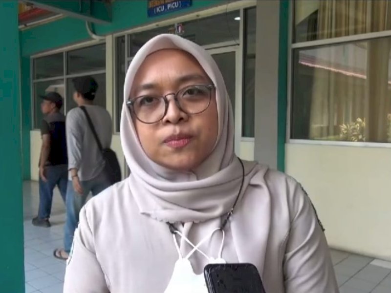 Krisis air bersih. Aulia Yamin, Humas RSUP Wahidin Sudirohusodo memberikan keterangan kepada wartawan terkait krisis air bersih di RS rujukan Indonesia Timur ini, Rabu (25/10/2023). @Jejakfakta/Atri Suryatri Abbas