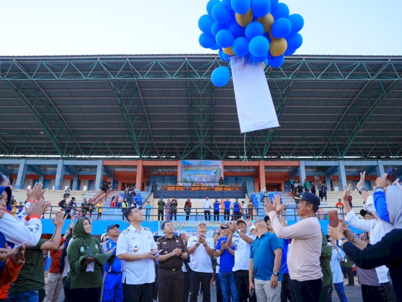 Bupati Pangkep, Muhammad Yusran Lalogau (MYL) disampingi Forkopimda membuka secara resmi Porak di stadion Andi Mappe, Rabu (25/10/2023). @Jejakfakta/dok. Humas Pemkab Pangkep 