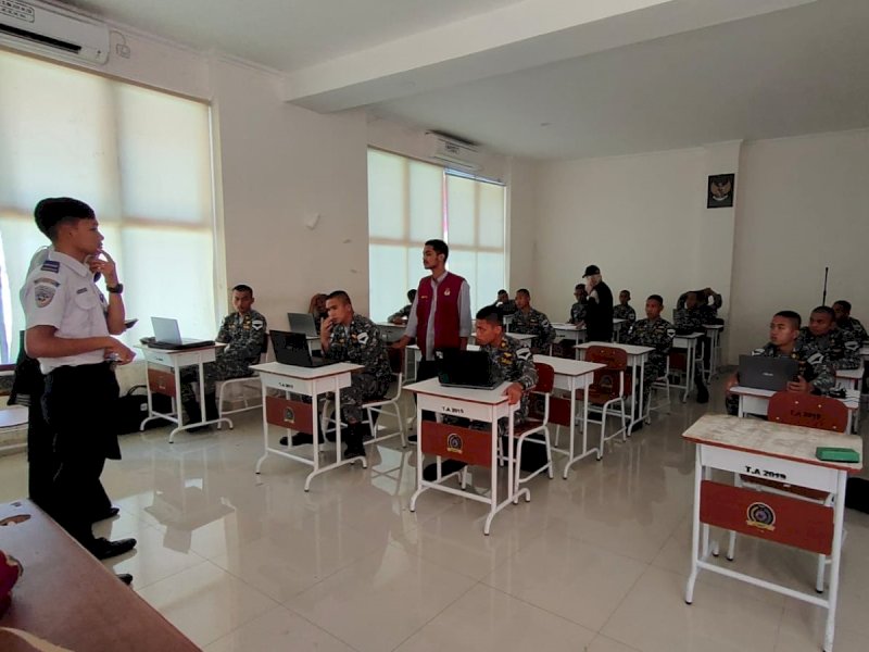 KPU Kota Makassar, bersama PPK Kec. Tamalate dan PPS Kelurahan Barombong menggelar kegiatan Sosialisasi Daftar Pemilih Tambahan (DPTb) di Kampus Politeknik Pelayaran Barombong, Rabu (25/10/2023). @Jejakfakta/dok. KPU