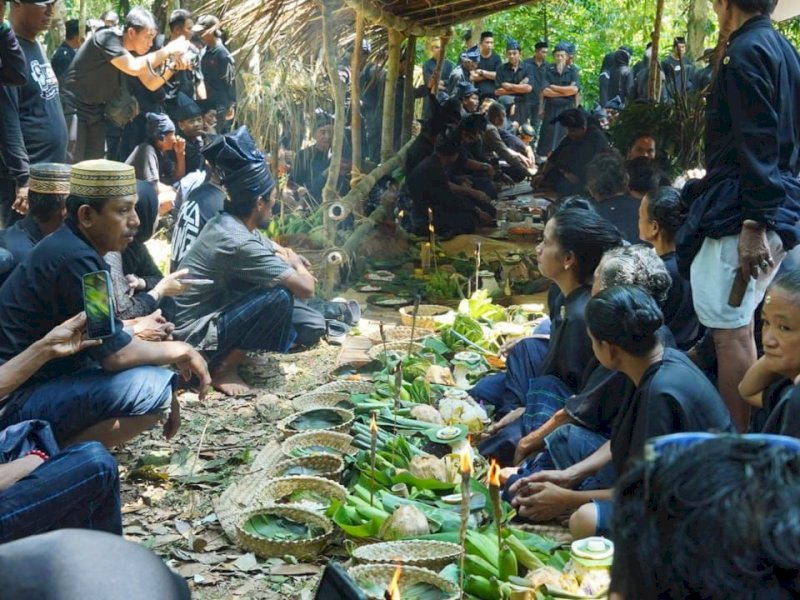 Ritual Andingingi di Kawasan Hutan Kajang, Kecamatan Kajang, Kabupaten Bulukumba, Rabu (25/10/2023). @Jejakfakta/dok. Humas Pemkab Bulukumba