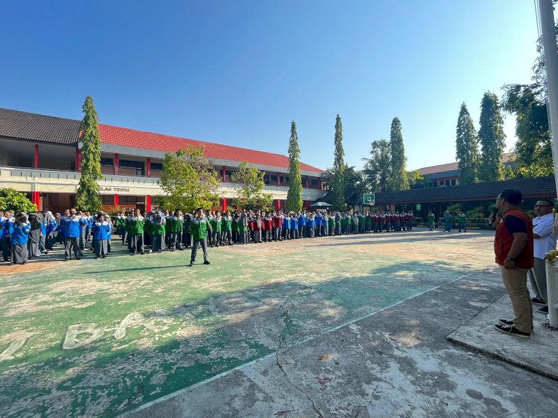 KPU Kota Makassar melalui PPK Biringkanaya dan PPS Kelurahan Sudiang Raya melaksanakan sosialisasi Pemilu 2024 di Sekolah Menengah Teknologi Industri (SMTI) pada hari Kamis (26/10/2023). @Jejakfakta/dok. KPU
