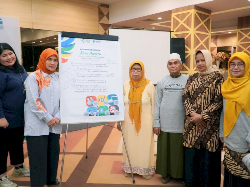 Anggota Komisi IX DPR RI, Aliyah Mustika Ilham saat penandatanganan komitmen bersama seluruh peserta sosialisasi Germas, bekerja sama dengan kementerian kesehatan RI, yang digelar di Hotel KHAS, Sabtu (28/10/2023). @Jejakfakta/Reza Arifuddin