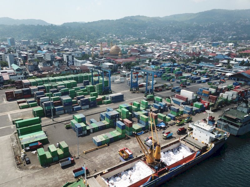 PT Pelabuhan Indonesia (Persero) mencatat kinerja ekspor dengan pertumbuhan yang cukup positif pasca 2 tahun merger sejak 1 Oktober 2021 lalu, khususnya Regional 4 yang mengelola 22 pelabuhan di Kawasan Timur Indonesia (KTI). @Jejakfakta/dok. Humas Pelindo