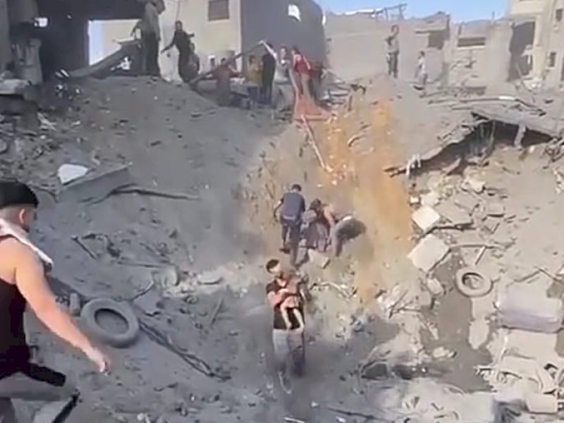 Kamp pengungsi Jabalia, Gaza, luluh lantak akibat dibombardir oleh Israel  Selasa (31/10/2023), ratusan warga sipil jadi korban.