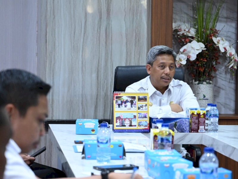Penjabat Sekretaris Daerah (Sekda) Provinsi Sulsel, Andi Muhammad Arsjad saat memimpin rapat dilaksanakan di Ruang Rapat Sekda Lantai II Kantor Gubernur, Rabu (1/11/2023).&nbsp;@Jejakfakta/dok. Humas Pemprov Sulsel