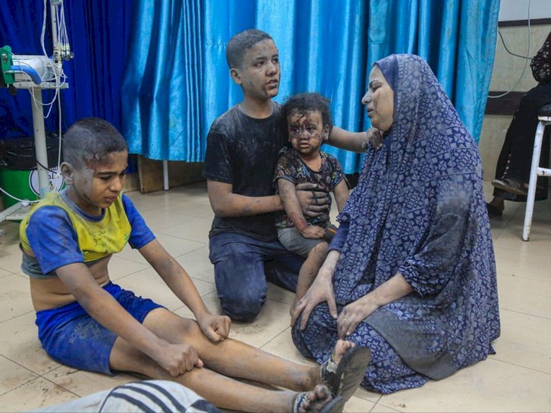 Anak-anak hingga wanita terus saja menjadi korban serangan Israel dari Pusat Jalur Gaza di Rumah Sakit Syuhada Al-Aqsa, Gaza, Jumat (3/11/2023). 