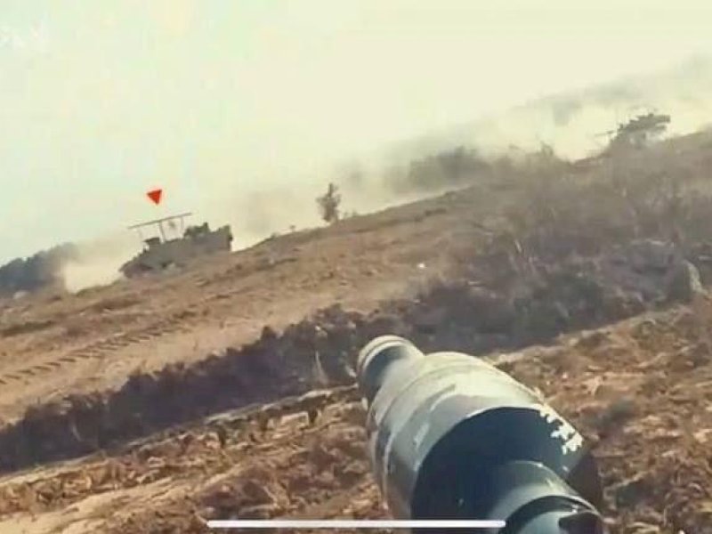Detik-detik tentara sayap Hamas, Brigade al-Qassam menghancurkan tank lapis baja Israel, Markava, baru-baru ini.
