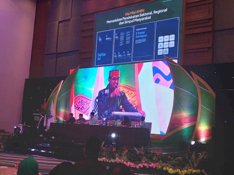 Capres Anies Baswedan saat menyampaikan visi-misi dalam pertemuan Silatnas ICMI di Makassar, Minggu (5/11/2023). @Jejakfakta/Atri