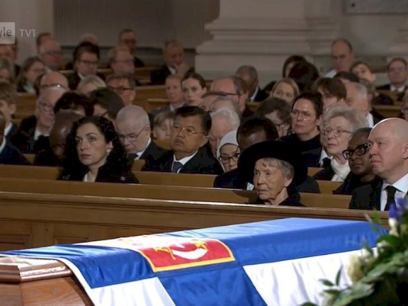 Wakil Presiden RI ke-10 dan 12 Jusuf Kalla, mantan Ketua Tim Juru Runding RI Hamid Awaluddin dan mantan pemimpin gerakan pemberontak Aceh Merdeka Malik Mahmud, menghadiri upacara di Katedral Helsinki. @Jejakfakta/dok. Istimewa