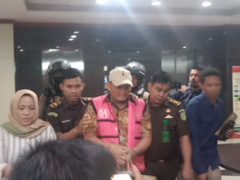 Kejaksaan Tinggi (Kejati) Sulawesi Selatan (Sulsel) kembali menetapkan satu tersangka berinisial AP dalam dugaan korupsi pada kegiatan di PT. Surveyor Indonesia Cabang Makassar tahun 2019 sampai 2020.&nbsp;@Jejakfakta/Samsir